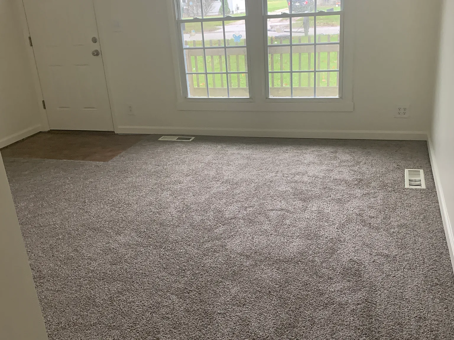 3 bed, 864 sqft, $1,200 — Photo 2