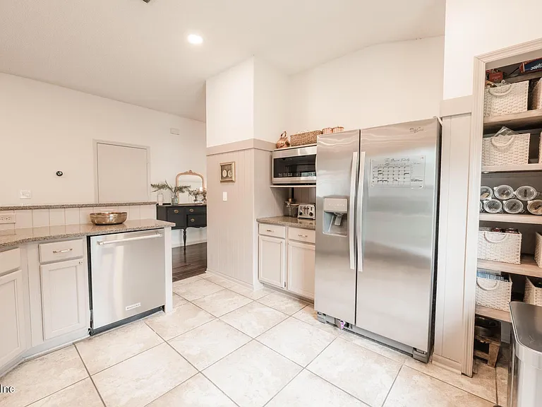 511 Chancellor Dr E — Photo 13