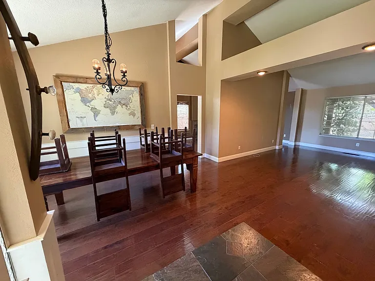 2461 Bay Hill Cir — Photo 2