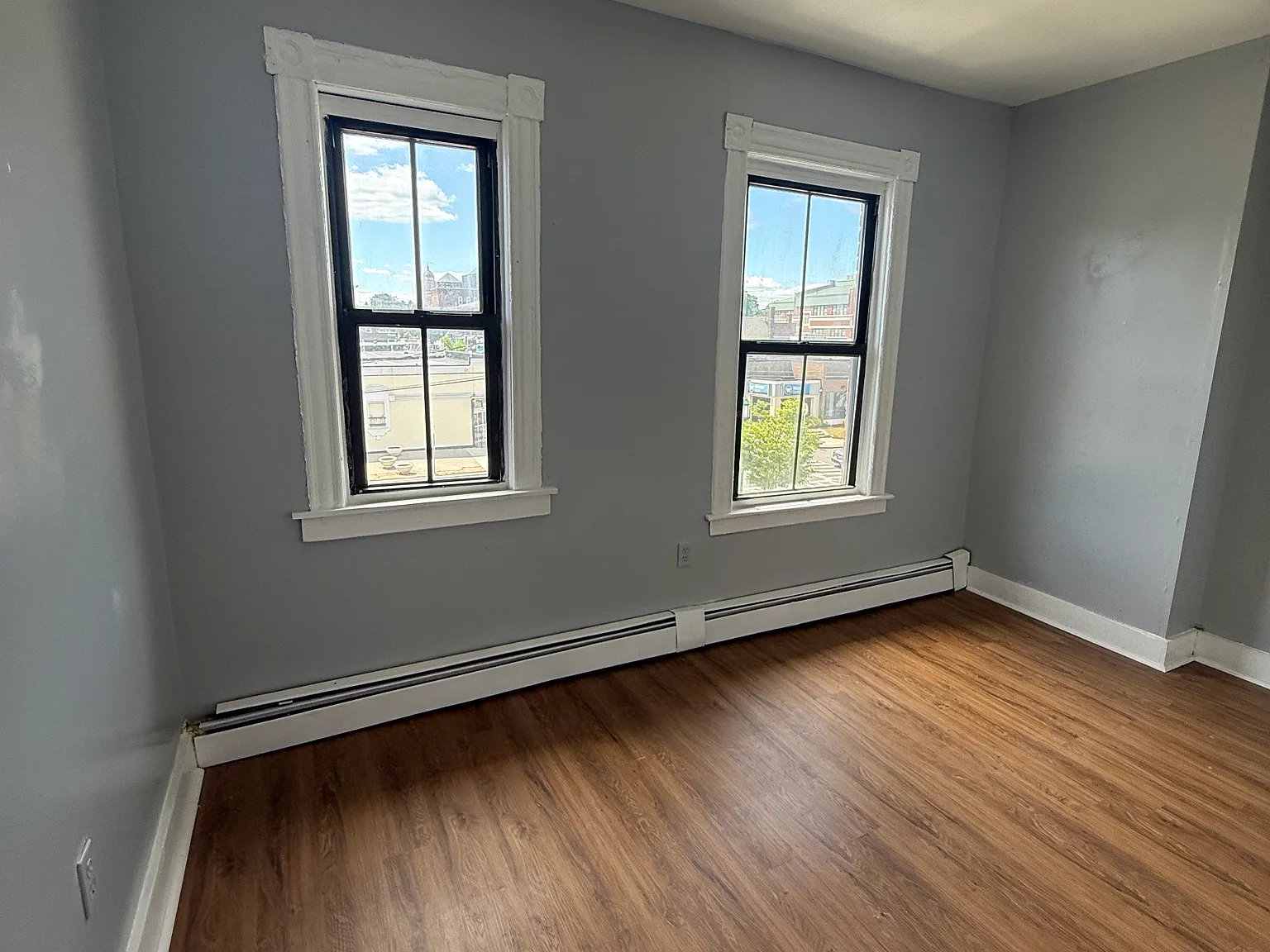 2 bed, 1000 sqft, $1,350 — Photo 4