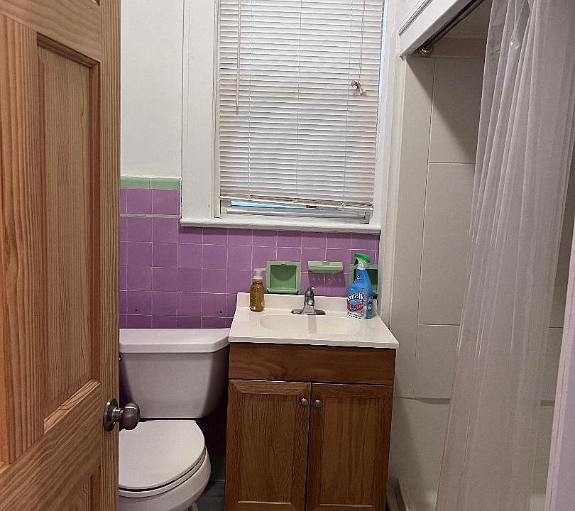 1st image of 373 Woodlawn Ave