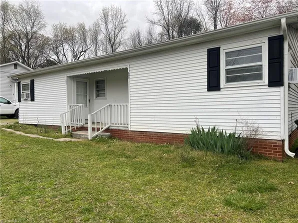 400-402 Lake Dr, High Pt, NC 27263