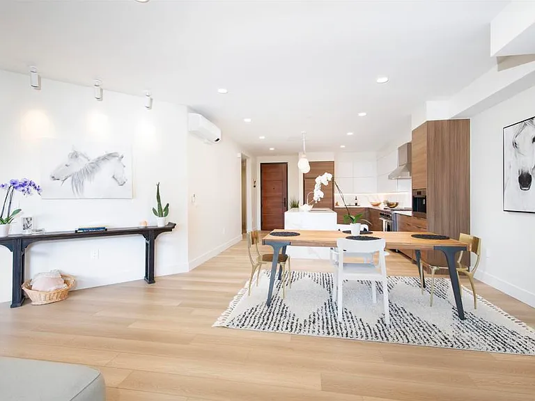 2501 State St — Photo 4
