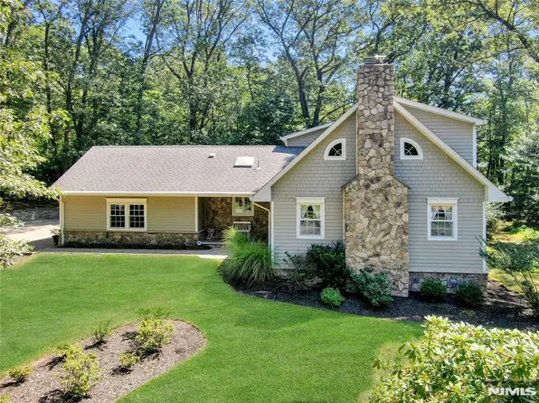 66 Rose Ave, Woodcliff Lake, NJ 07677