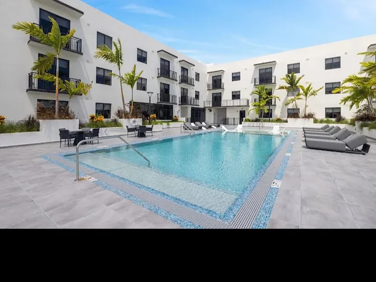 SW 98th Avenue Aparte 4 Bay — Photo 11