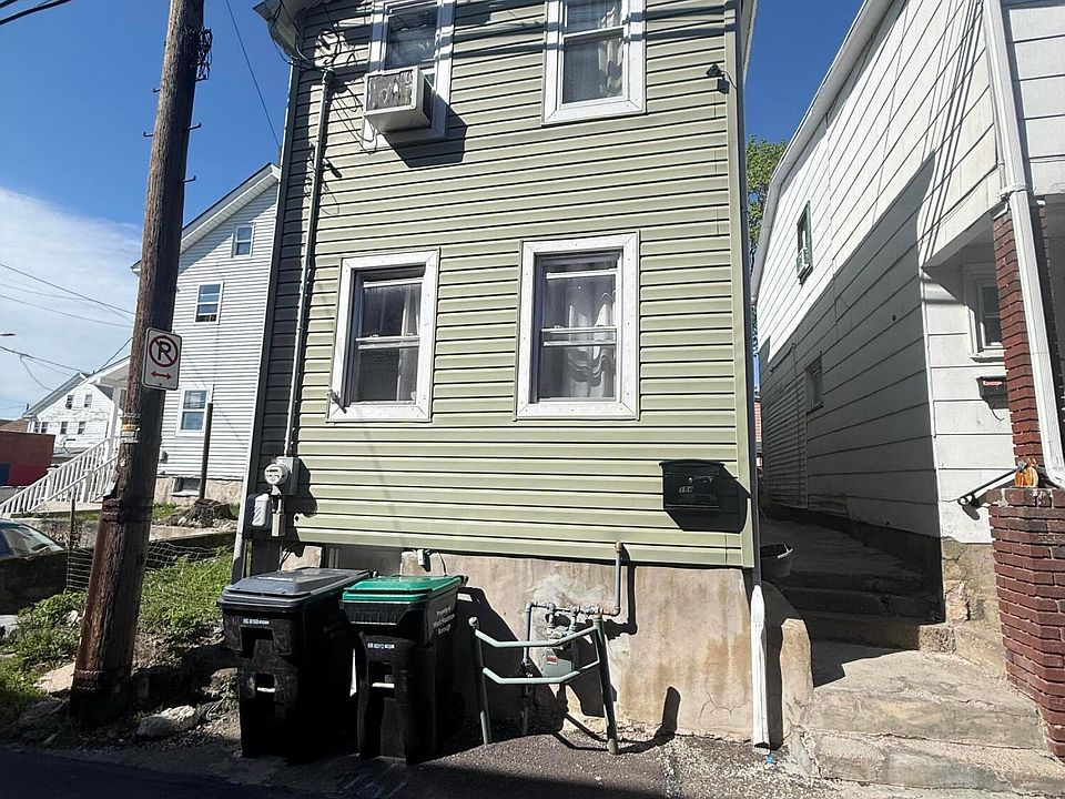 1st image of 104 E Horn St