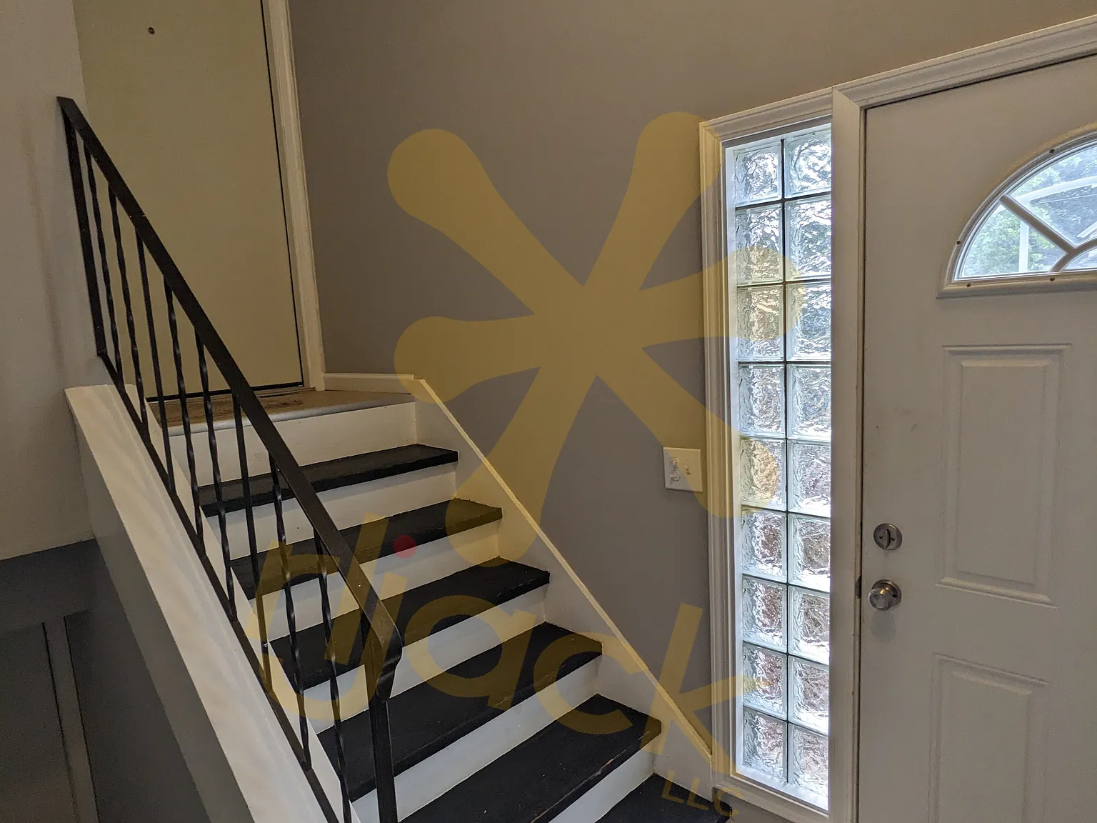 2 bed, 700 sqft, $1,100 — Photo 2