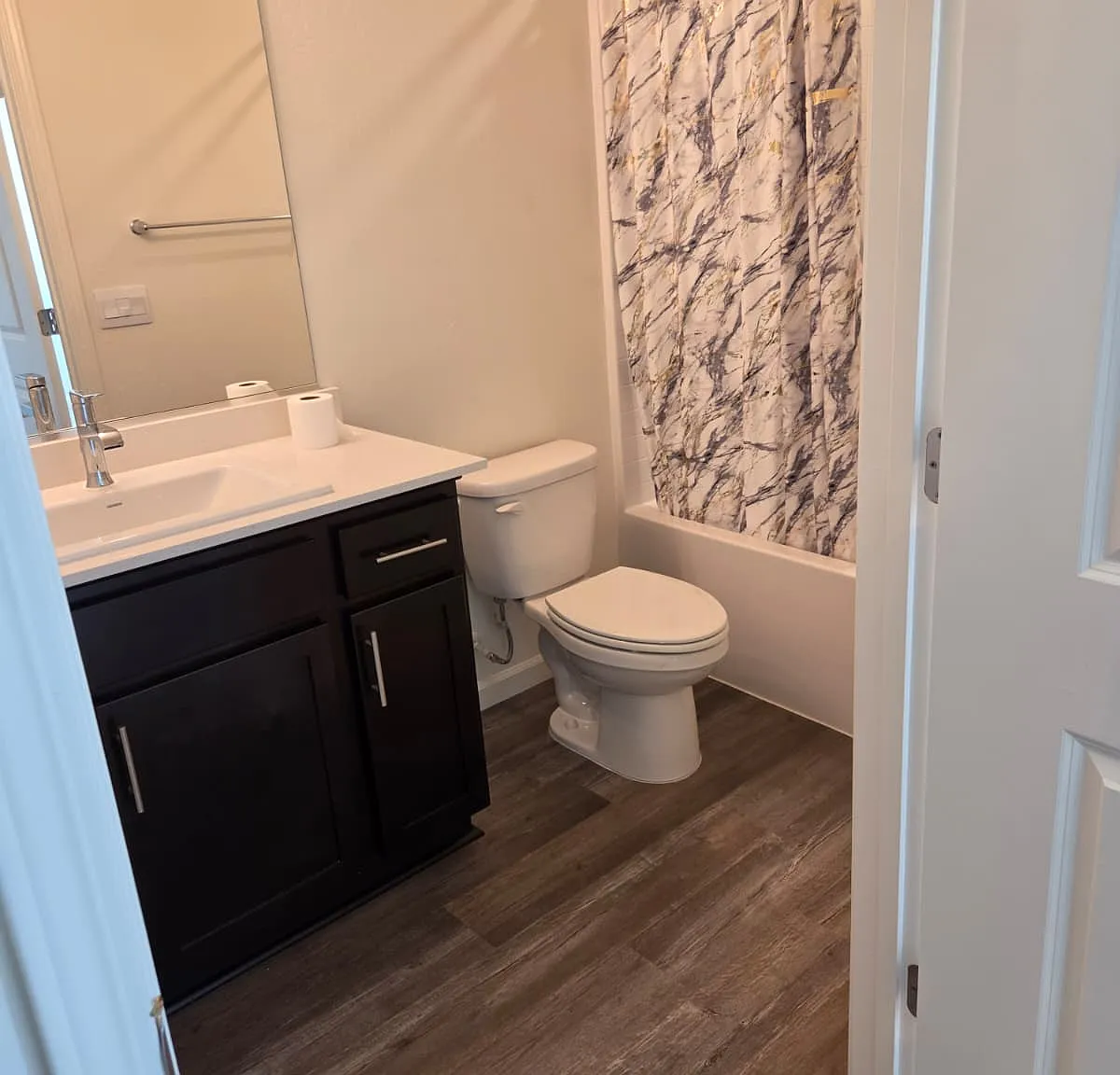 3 bed, 1230 sqft, $2,200 — Photo 4