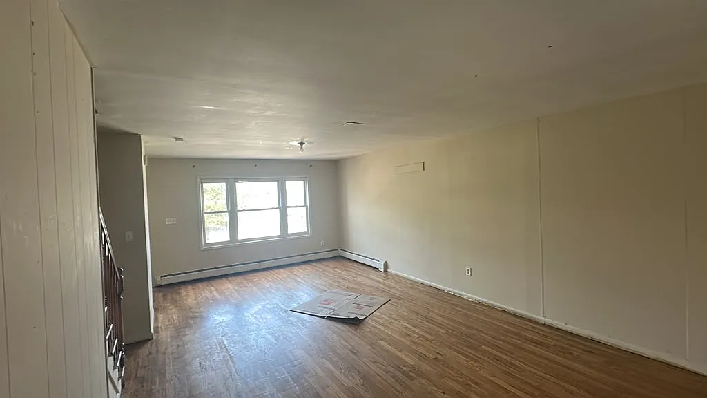 3 bed, 2020 sqft, $2,999 — Photo 2