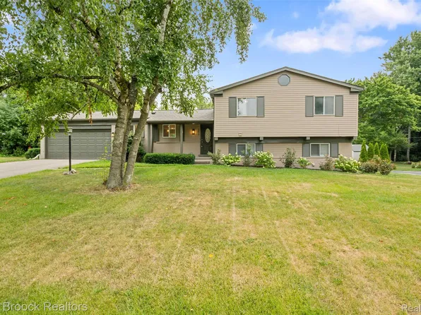 2615 Douglas Dr, Bloomfield Hills, MI 48304