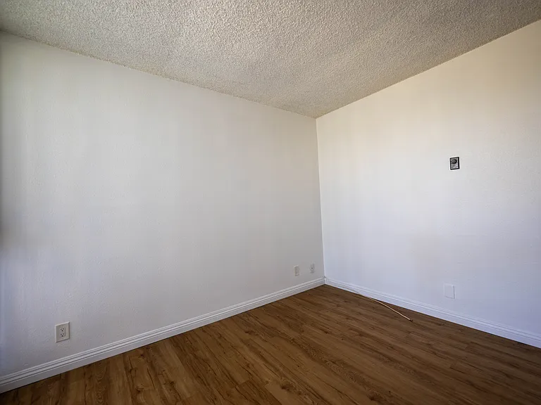 13059 Oxnard St #209 — Photo 13