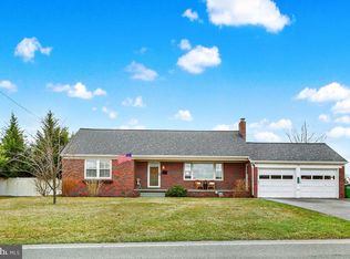 172 Fairview Dr, Hanover, PA 17331
