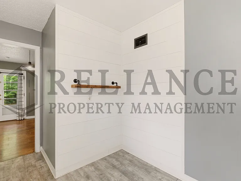 1458 N Old Manor Rd — Photo 18