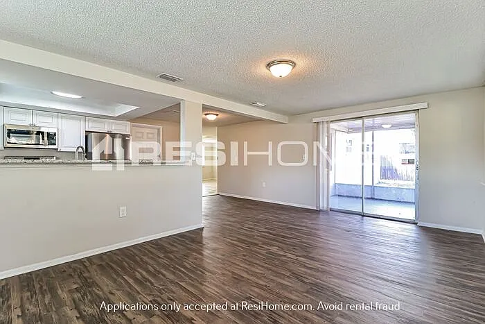 6027 11th Ave — Photo 4