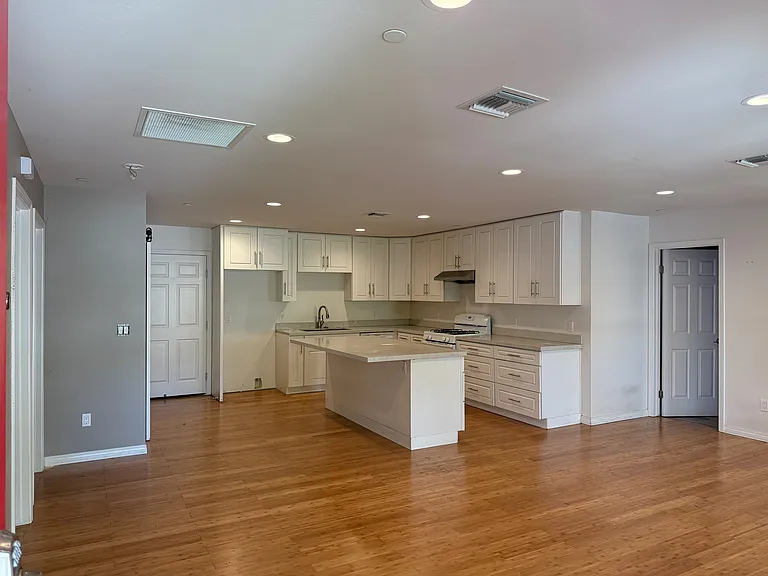 130 N Lincoln Ave — Photo 3