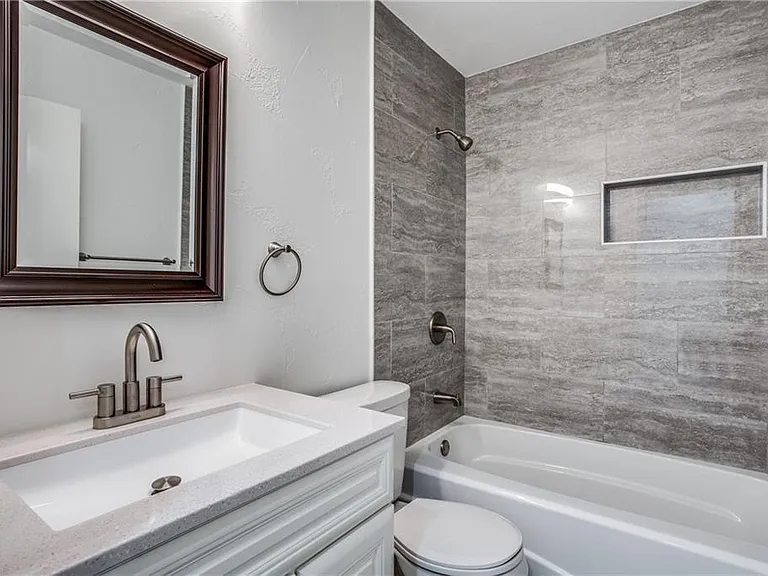 6220 Blarwood Dr — Photo 18