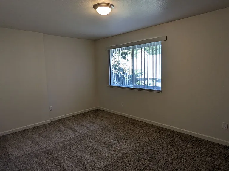 Royal Crest Townhomes — Photo 28