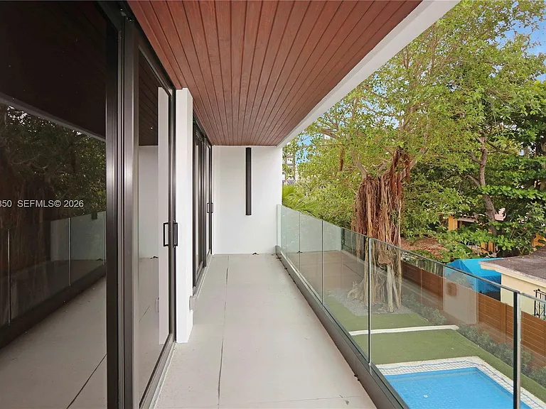 330 SW 19th Rd — Photo 25