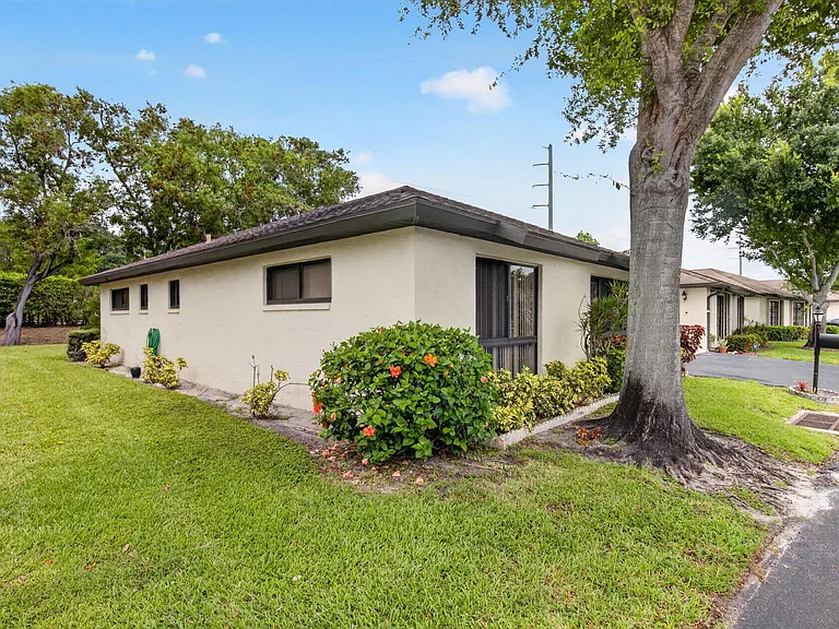4944 Equestrian Cir #A — Photo 3