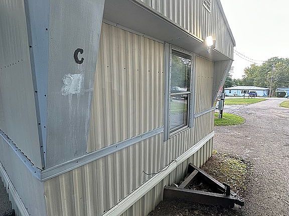 3rd image of 484 Southland Dr
