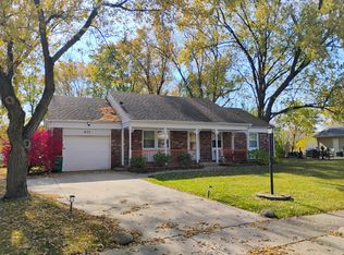 950 Dunham Ln, Buffalo Grove, IL 60089