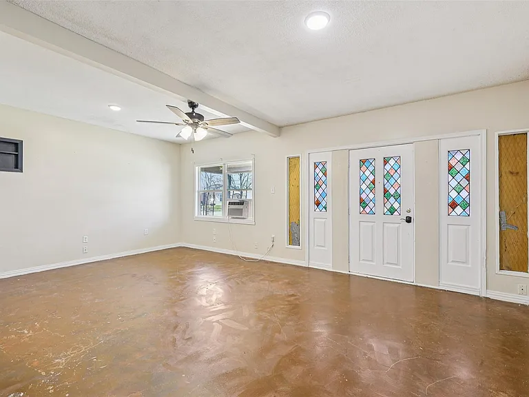 620 Barbara Dr — Photo 4