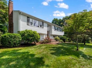 16 Aqueduct Rd, Wayland, MA 01778