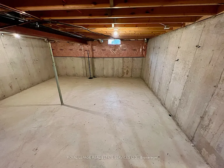 2153 Redstone Cres — Photo 27