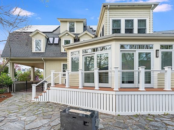 3rd image of 458 Woodward St
