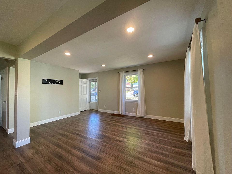 1st image of 7 New Uri Ave