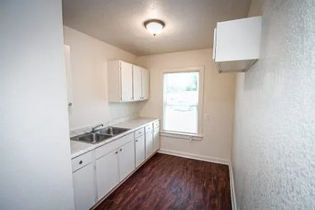 936 Poinsettia St — Photo 17
