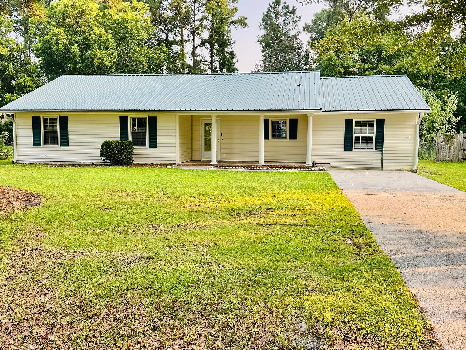 4 bed, 1695 sqft, $1,900 — Photo 1