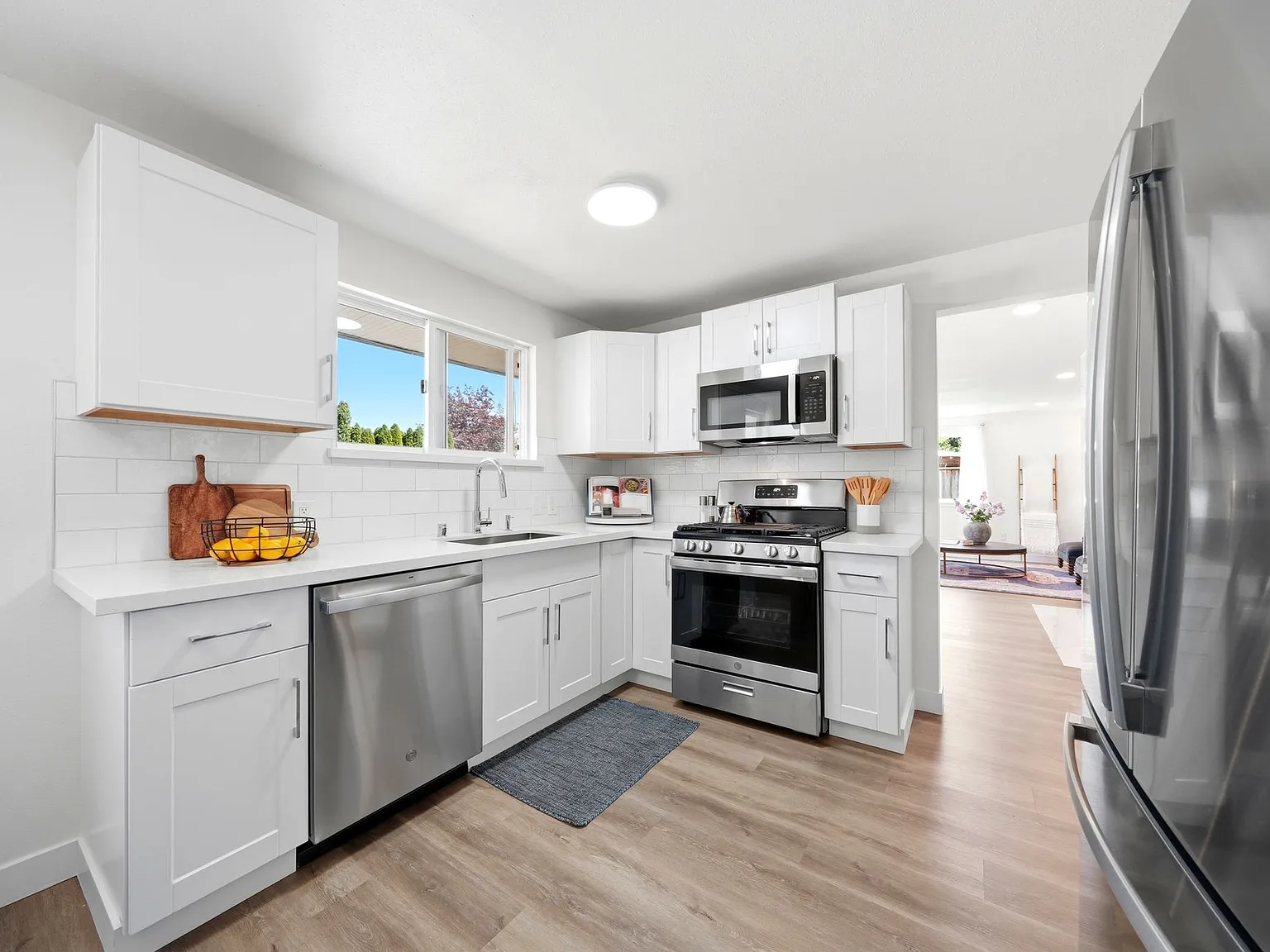 3 bed, 1400 sqft, $3,500 — Photo 4