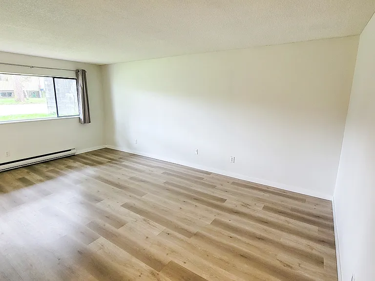 2525 Hill Tout St — Photo 3