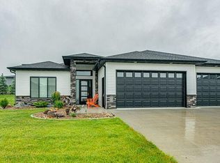 3601 High Creek Rd, Bismarck, ND 58503