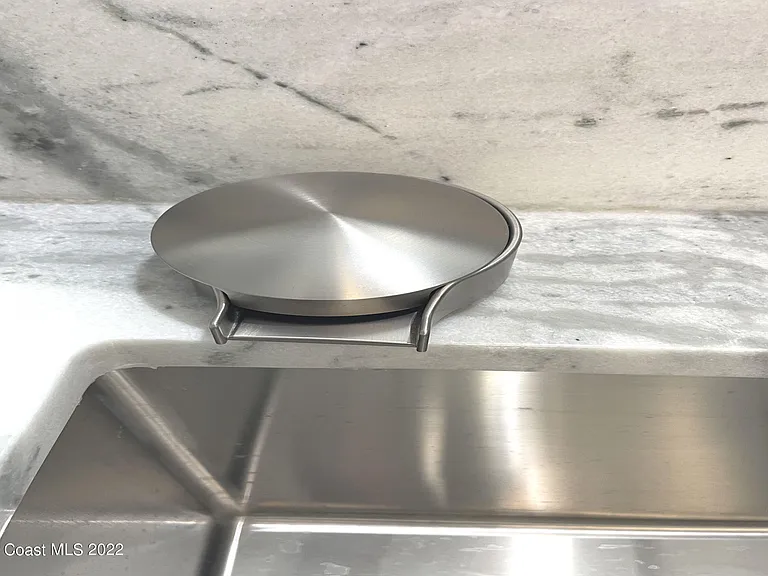 215 Marion St — Photo 10