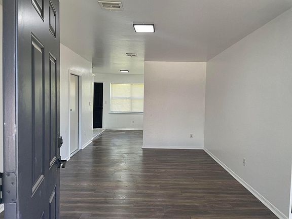 3rd image of 2801 SW 60th St