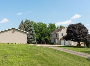 1982 Pine Tree Ln SE, New Prague, MN 56071