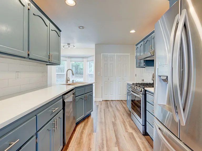 536 SW Regency Dr — Photo 4