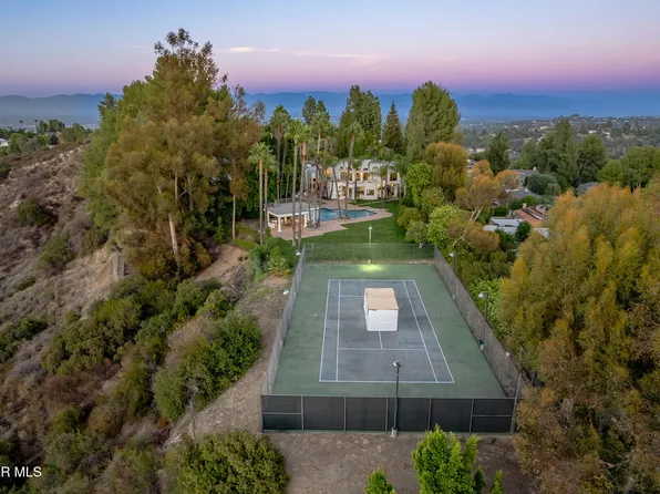 19808 Sleepyhollow Ln, Tarzana, CA 91356