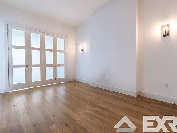 4th image of 41-21 28th St #4GG