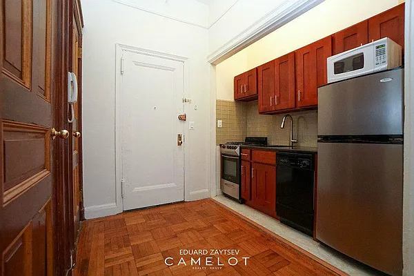 Rented by Camelot Realty Group | media 17