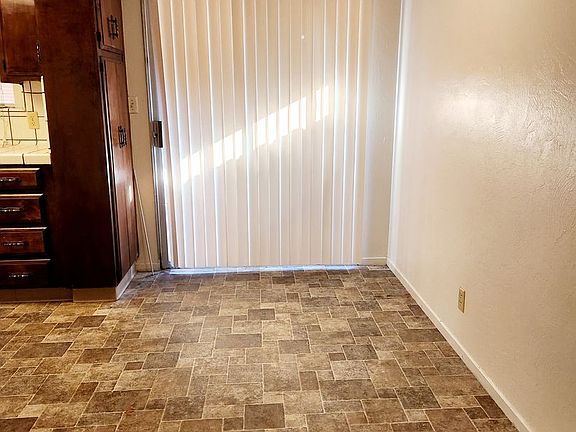 4th image of 2414 E Beech Ave