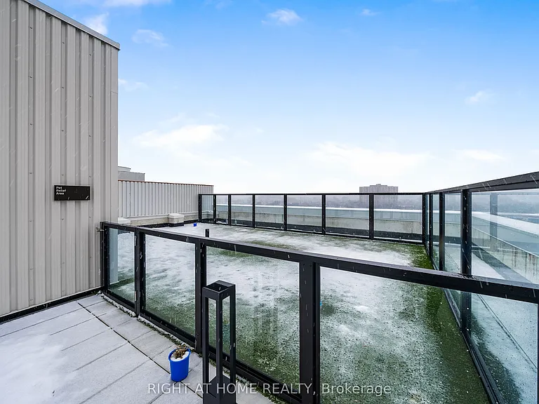 2720 Dundas St W #520 — Photo 22