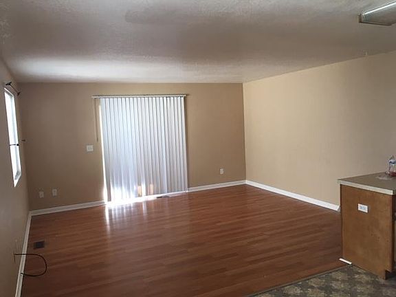 3rd image of 2352 W Hillside Ave