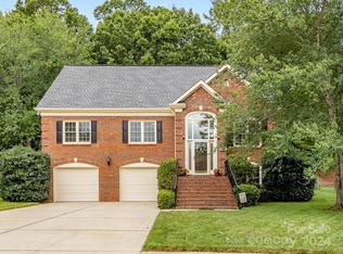 201 Rosedale Ln, Matthews, NC 28105