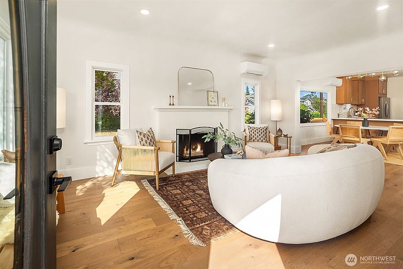 2nd image of 7216 33rd Avenue NW