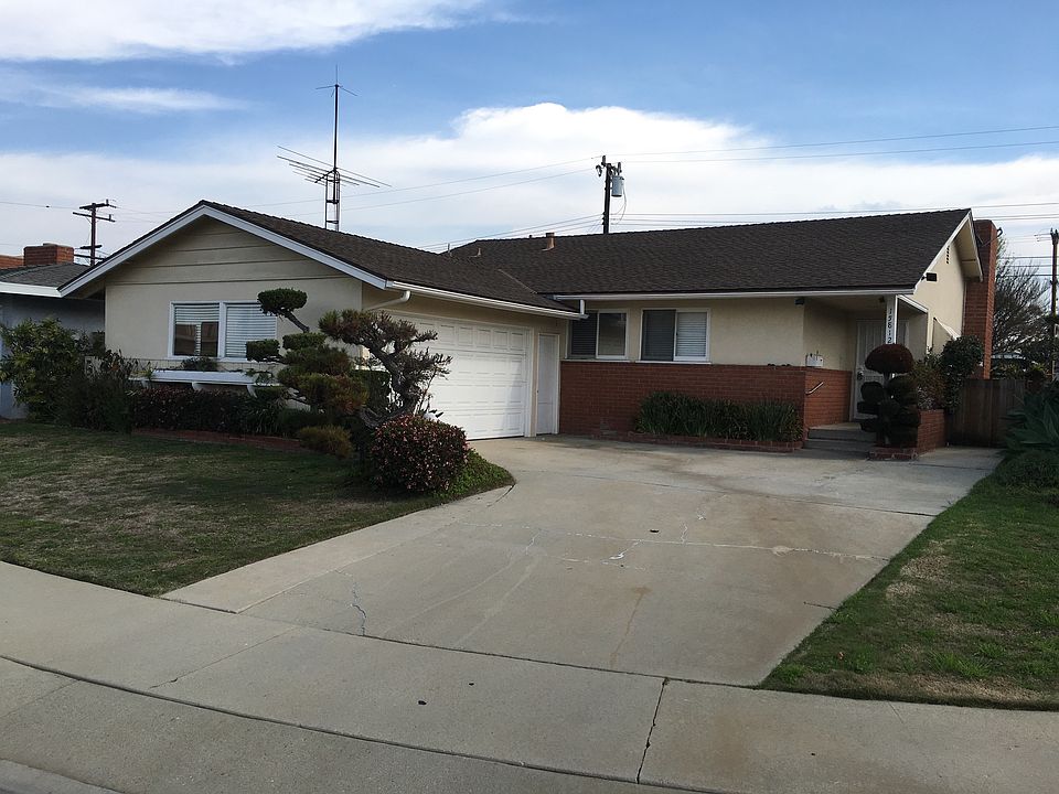 1st image of 15812 S Saint Andrews Pl
