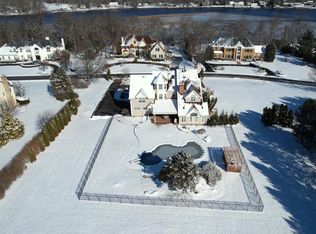 33 Cove Rd, Moorestown, NJ 08057