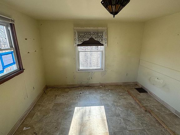 5th image of 4211 S Hunter Rd
